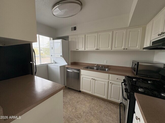 Building Photo - 7141 N 16th St