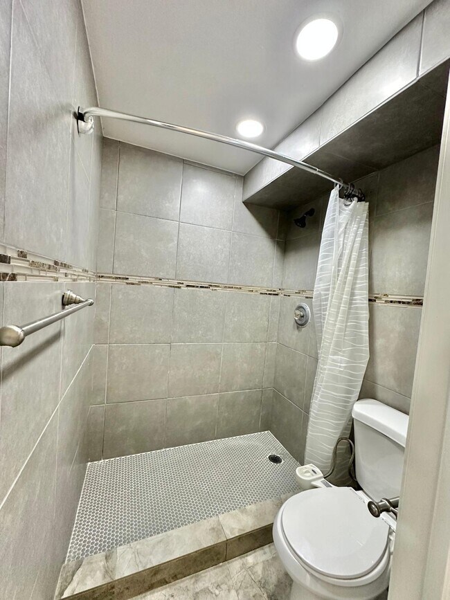 Building Photo - 610 NW 13th St