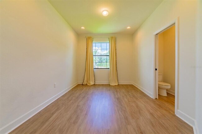 Building Photo - 570 Sanctuary Blvd