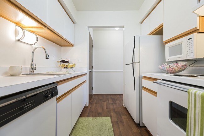 Building Photo - 24209 Country Squire St