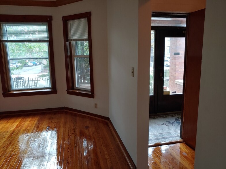 Living and Front Door - 7755 S South Shore Dr