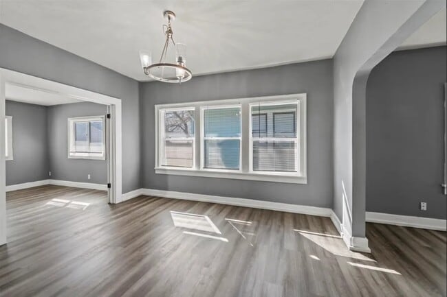 Building Photo - 409 N Temple Ave