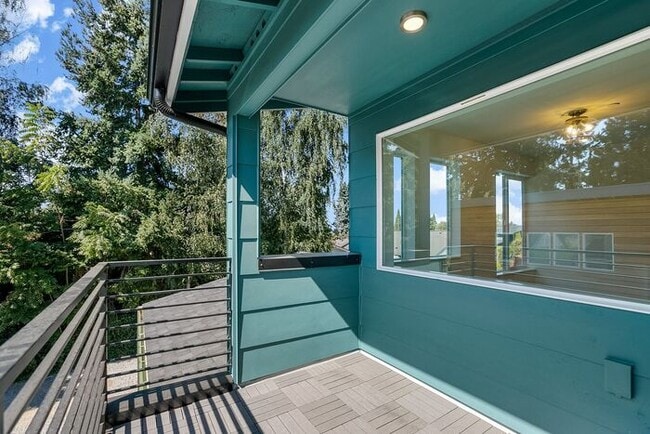 Building Photo - Fresh AIR CONDITIONED Arbor Lane Beauty!