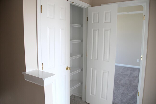 Building Photo - 107 Enchanted Way