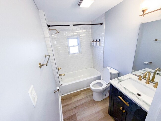 Building Photo - Elegant 3-Bedroom Home with Designer Finishes & Private Backyard!