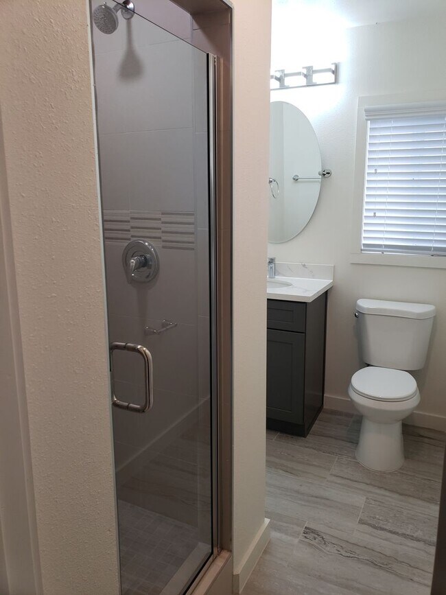 Building Photo - Newly Remodeled 1 Bedroom / Call or text O...