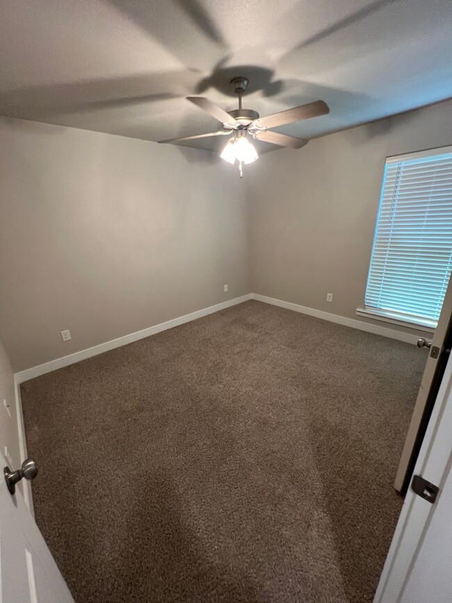 Building Photo - Lubbock Cooper ISD 3 Bedroom/2 Bathroom AV...