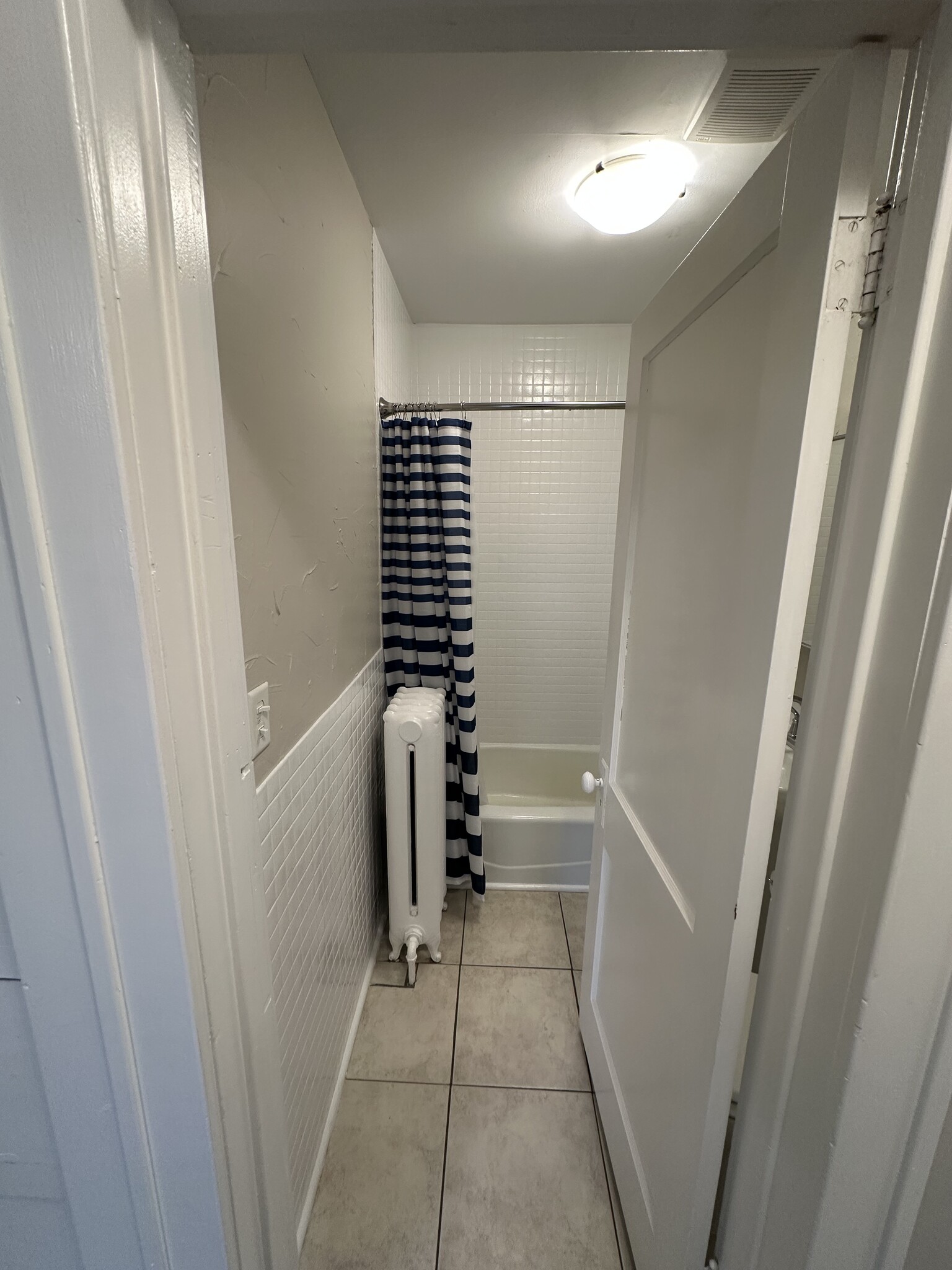 Building Photo - 235 Logan Ave N