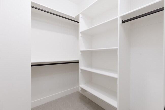 Building Photo - Gorgeous 5 bed | 3.5 bath |  Custom Home with RV Garage in Tonaquint!