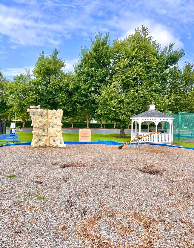 Building Photo - 6223 Cambridge Dr