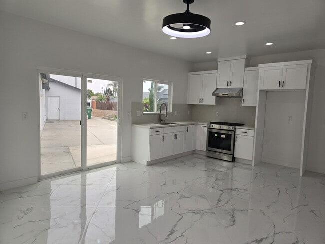 Building Photo - Brand New 3 Bed / 2 Bath ADU in a Safe & Q...