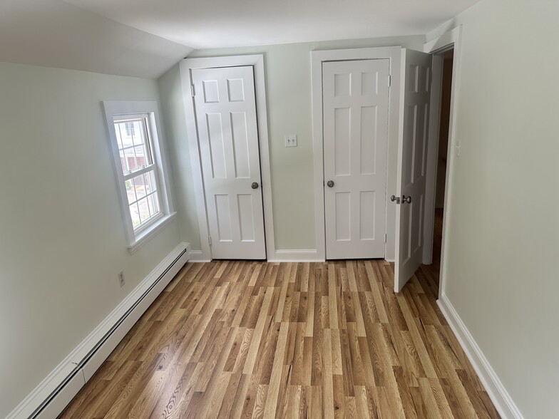 Building Photo - 324 Elm St