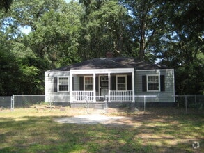 Building Photo - Must See!!!