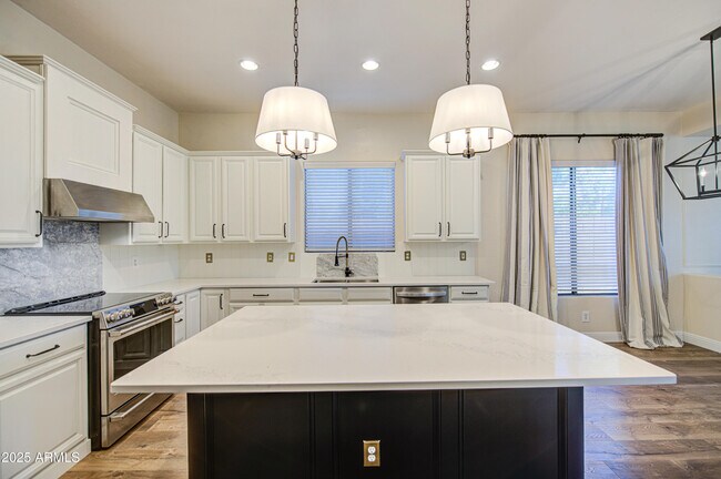 Building Photo - 4564 S Maverick Ct