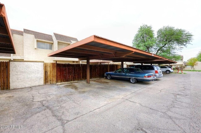 Building Photo - 944 S Valencia