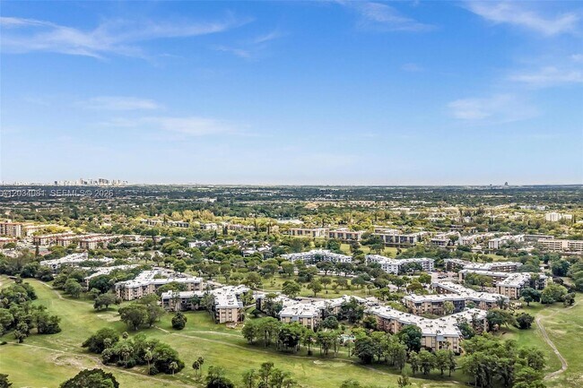 Building Photo - 5961 N Falls Cir Dr