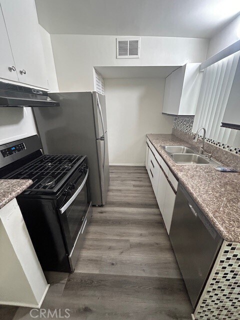 Building Photo - 37111 Cathedral Canyon Dr