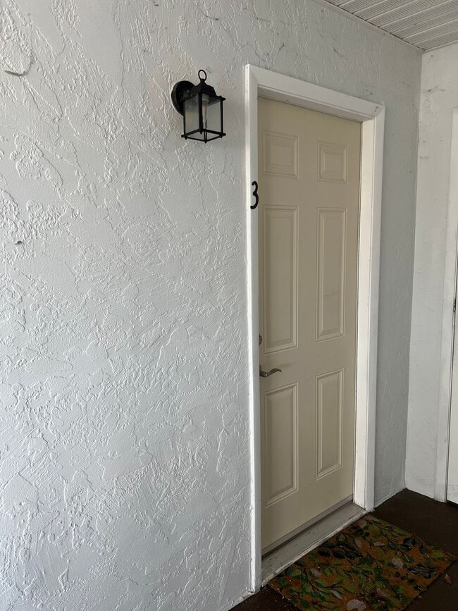 Building Photo - El Jobean Apartment