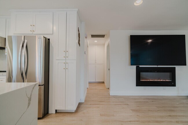Building Photo - 52801 Avenida Alvarado