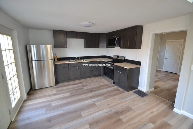 Building Photo - Completely redone home in Hartwell  with 2 car Garage