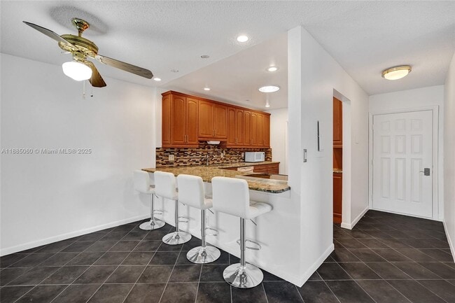 Building Photo - 125 Lake Paula Dr