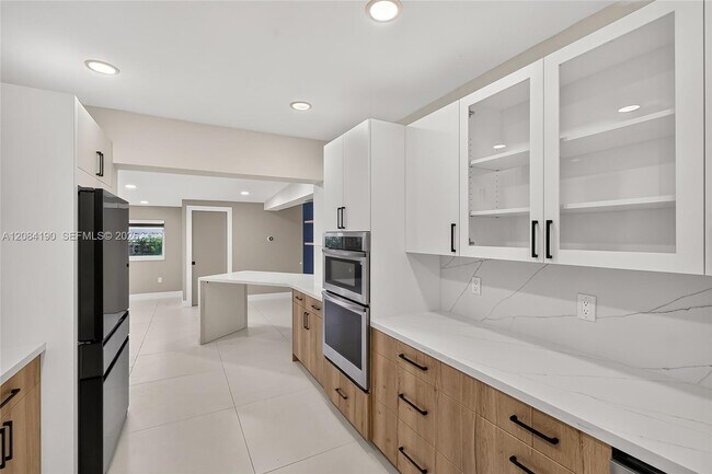 Building Photo - 533 Mokena Dr