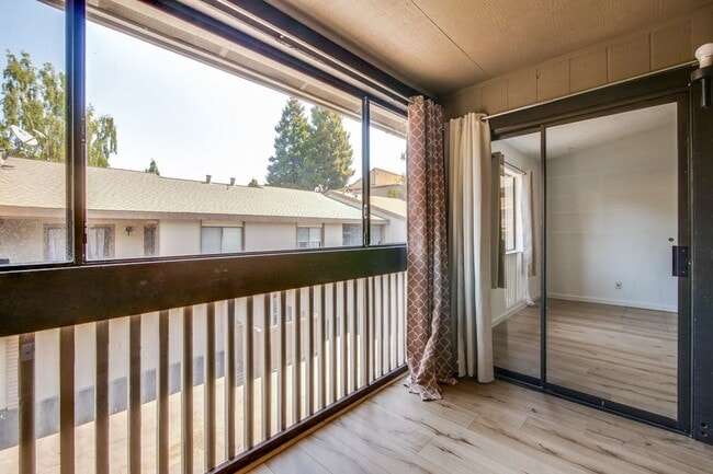 Building Photo - Beautifully Remodeled 3BR 2.5BA Townhouse in Great Community in Mountain View