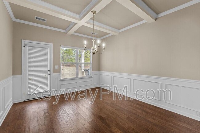 Building Photo - 456 Lory Ln