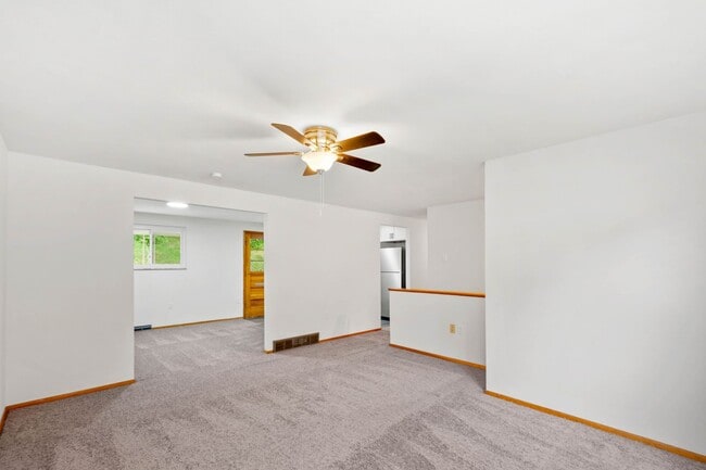 Building Photo - AVAILABLE AUGUST 1ST!! DON'T MISS TIS GORGEOUS 3 BEDROOM IN PENN HILLS!