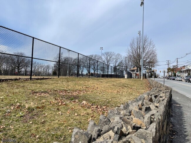 Building Photo - 32 Woodcliff Ave