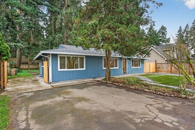 Building Photo - Updated 4BD Lake Oswego Home - Prime Location