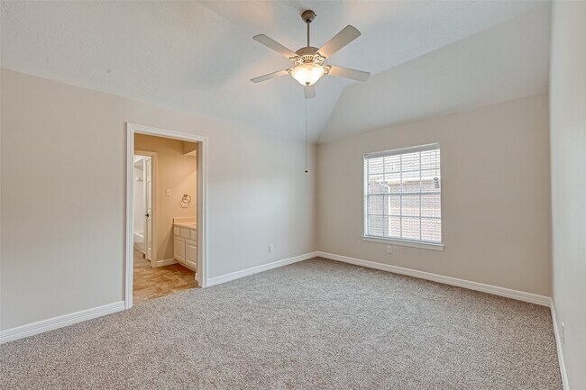 Building Photo - 18 Turtle Creek Manor