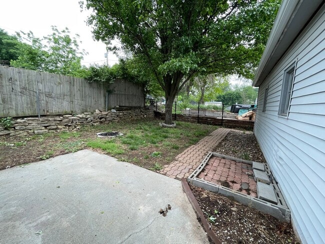Building Photo - 2132 S 48th Ave