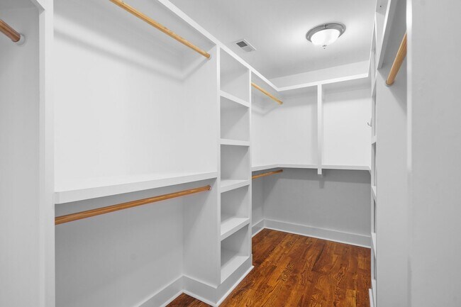 Building Photo - 904 Delmas Ave