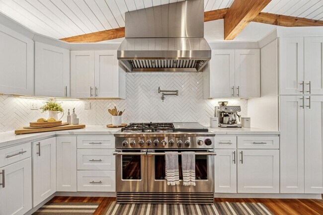 Building Photo - Luxury Single-Level Westside Alamo Home with Saltwater Pool, Spa & Outdoor Kitchen