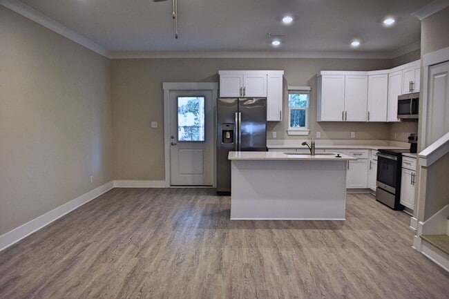 Building Photo - Available June 2025-Garage Unit Verandas a...