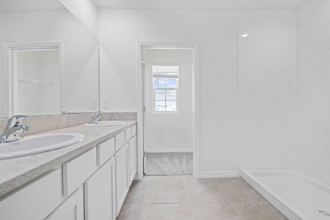 Building Photo - "Spacious 5-Bedroom Retreat with 3 Full Baths in Epperson Lagoon Wesley Chapel – 2,601 Sq. Ft. of...