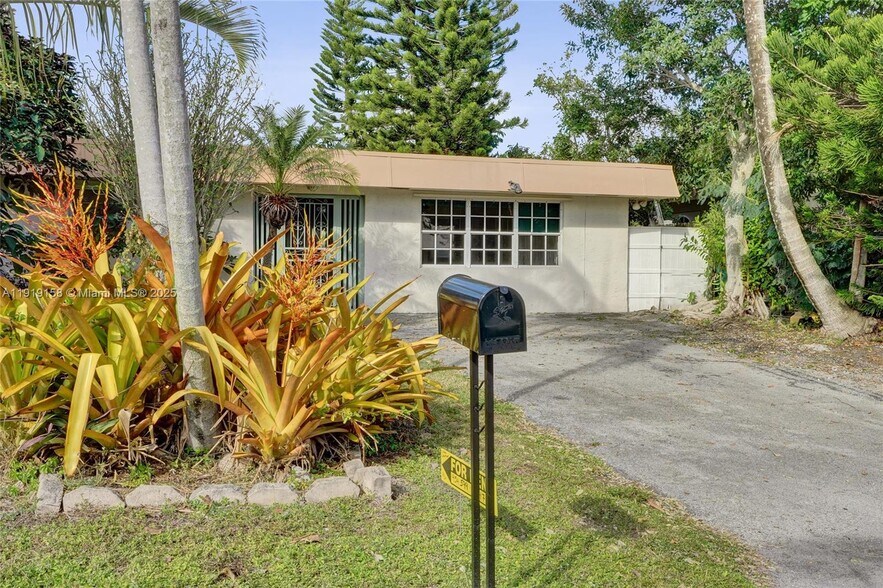 Primary Photo - 5551 SW 57th St