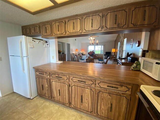 Building Photo - 9940 Eagles Point Cir