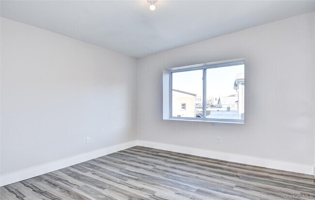 Building Photo - 292 Main St