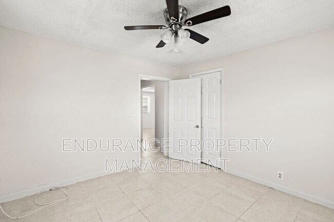Building Photo - 1125 W 28th St