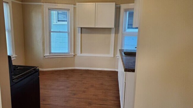 Building Photo - Newly Remodeled Huge 4 Bedroom + Office 3 ...