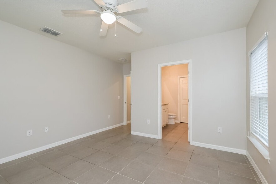 Building Photo - 1236 Amazon Dr