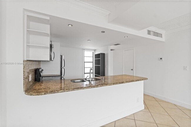 Building Photo - 3475 N Country Club Dr