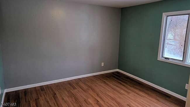 Building Photo - 306 Lake Shore S