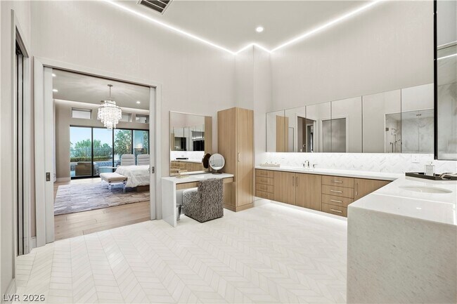Building Photo - 9320 Tournament Canyon Dr