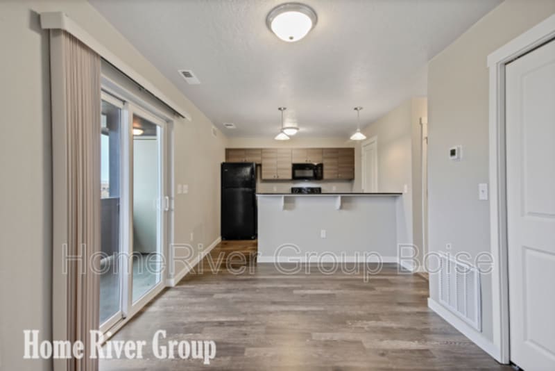 Building Photo - 1340 S Edgewater Cir