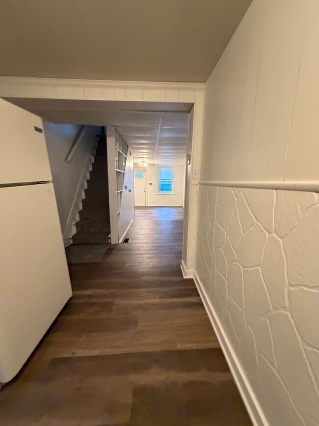 Building Photo - AVAILABLE FOR SHOWING 3!!! BR/1 BA.