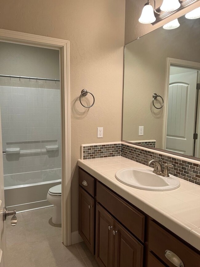 Building Photo - Charming 3 bedroom 2 bathroom with an office, located in Quail Run