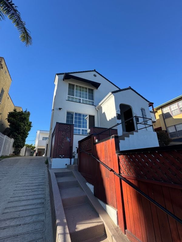 Building Photo - 1339 S Mansfield Ave